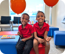 niños con globos